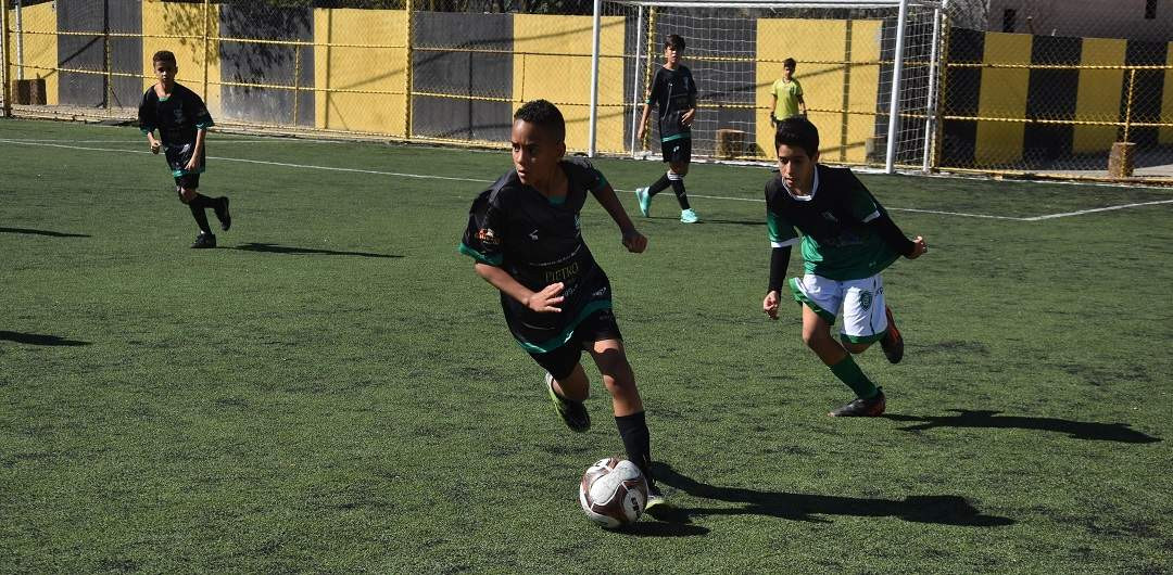 SUB-13 COMANDADO POR FELIPINHO, AMéRICA SPORT BAR VENCE AMéRICA PAMPULHA